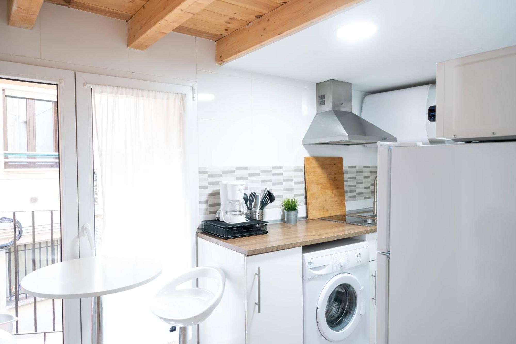 Go - Leopoldo Cano Center Apartment