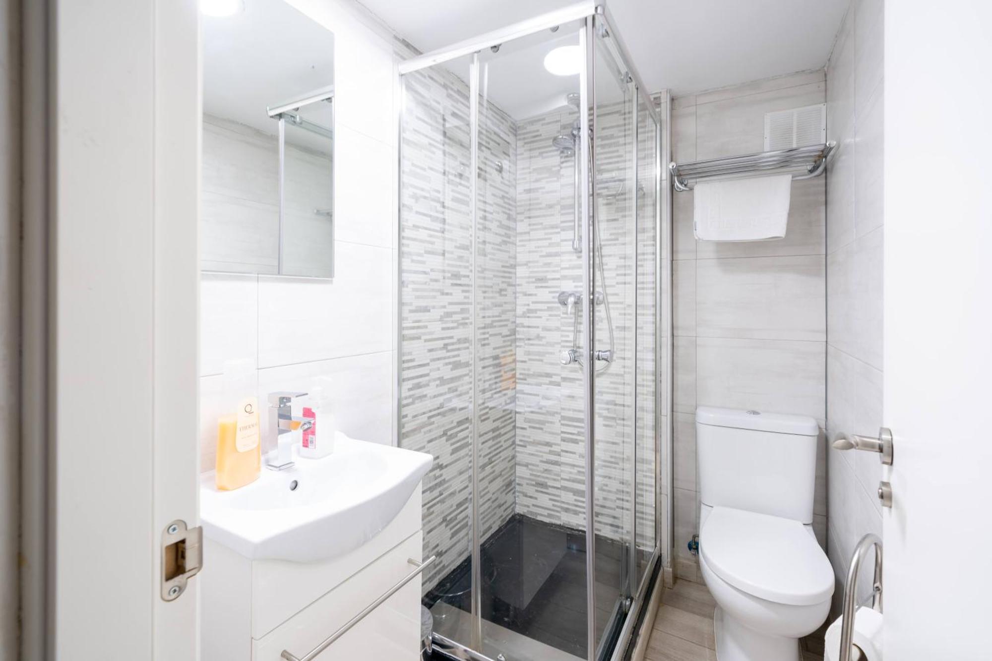 Leopoldo Cano Center Apartamento *