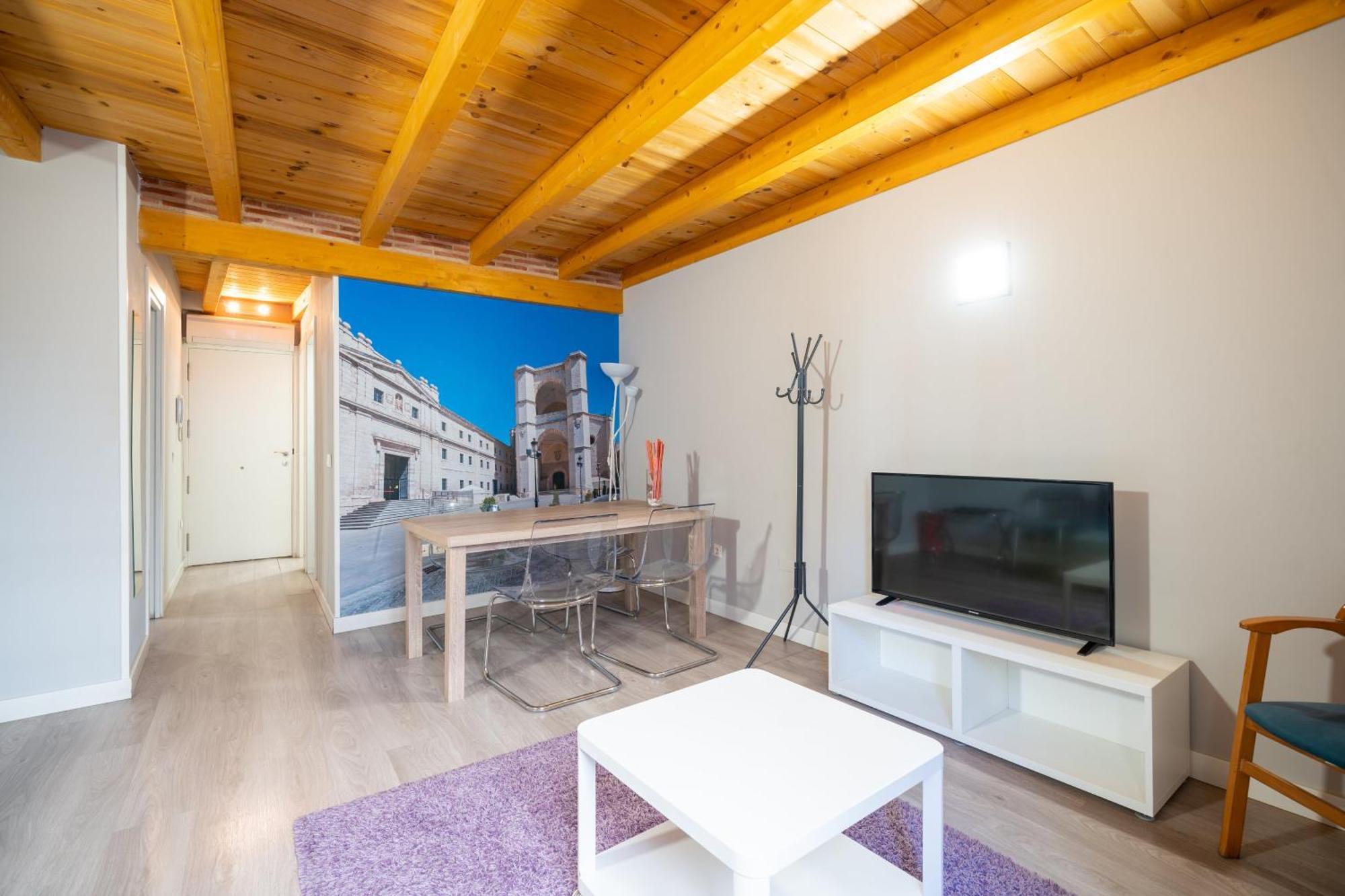 Leopoldo Cano Center Apartamento